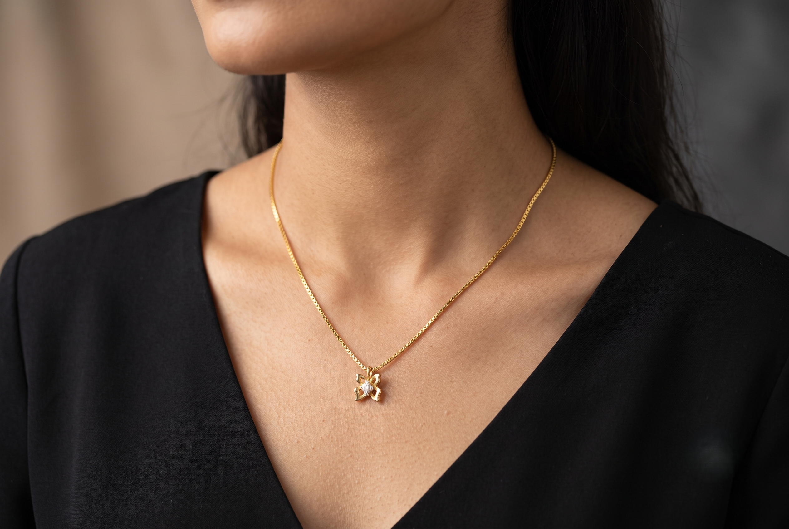signity-18k-chain-pendant-butterfly-model A woman wearing the delicate 16 inch Rajyan Jewellers 18K yellow gold butterfly pendant chain necklace